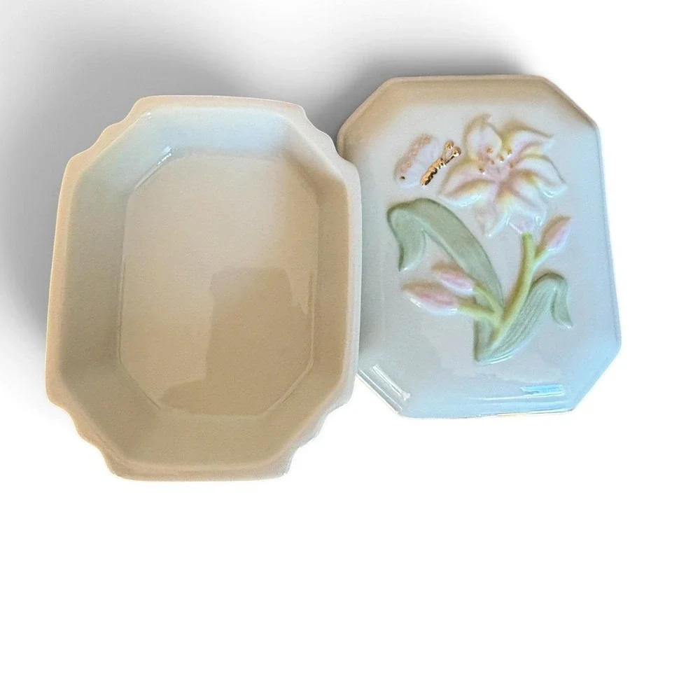 Lenox Porcelain Trinket Box Butterfly Lily Floral Gold Trim Ivory Jewelry Dish